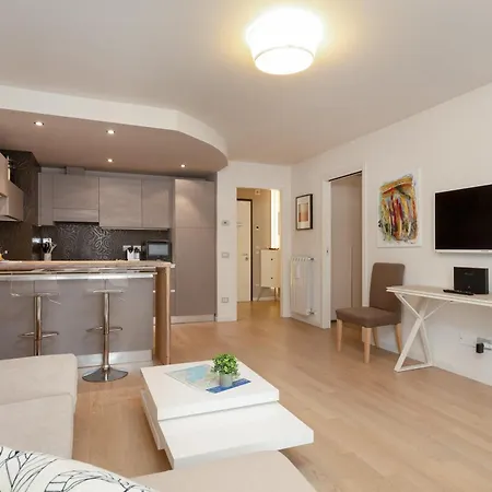 Elegante Rifugio Shakespeare Con Parcheggio A Apartamento Trieste